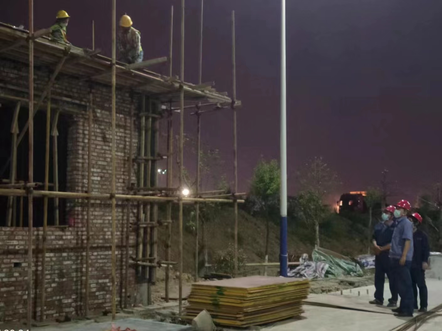 瞧！他們用行動織出彩色安全網(wǎng)