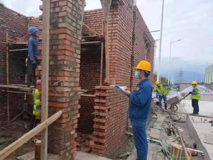 瞧！他們用行動織出彩色安全網(wǎng)