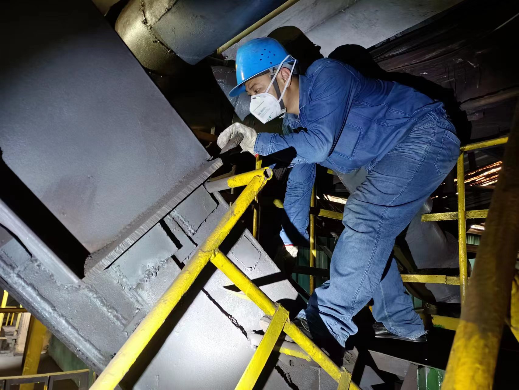 肩扛責(zé)任守佳節(jié)，踐行使命勇奉獻(xiàn)