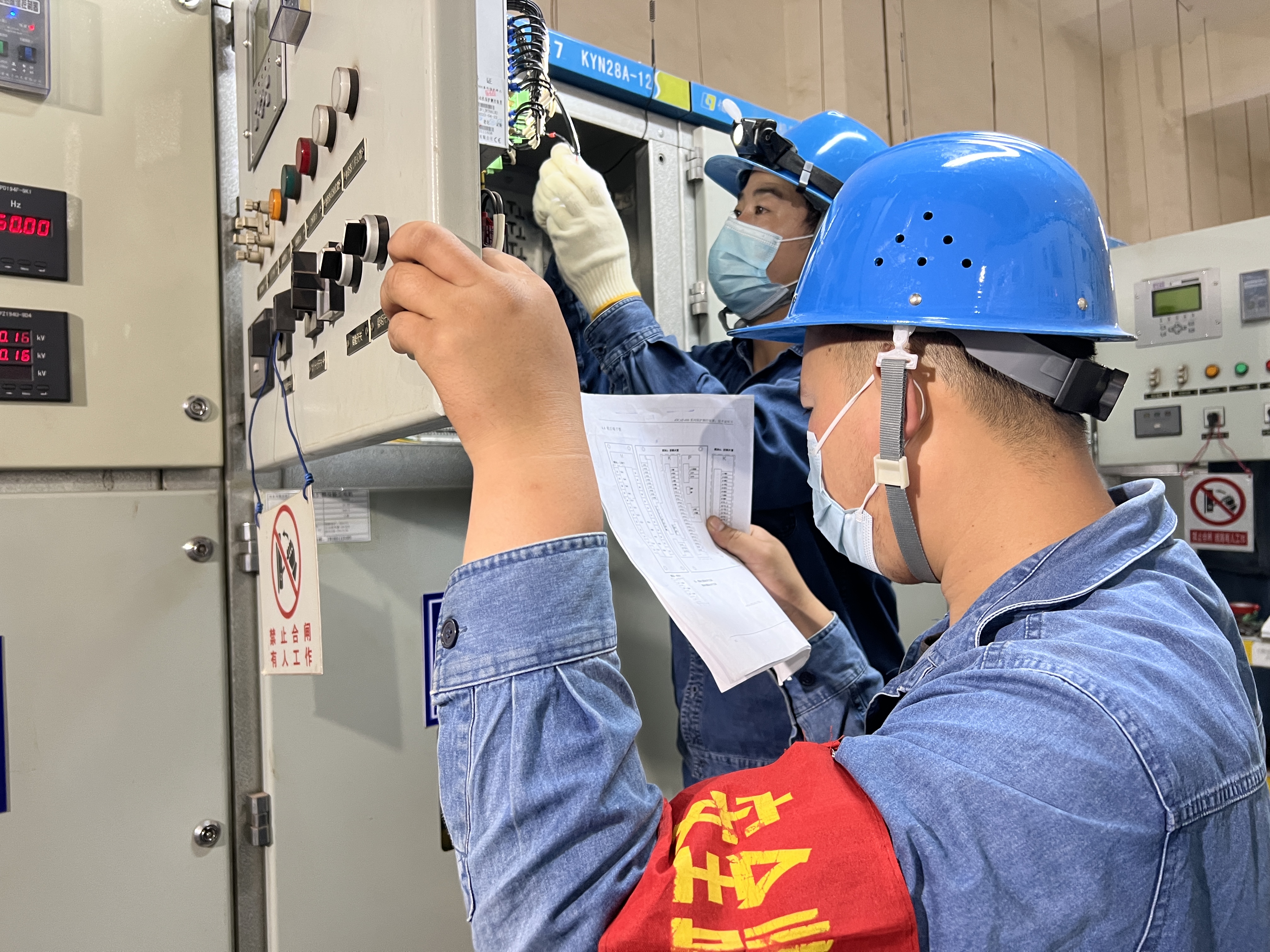 戰(zhàn)高溫，忙檢修！他們?nèi)σ愿? title=