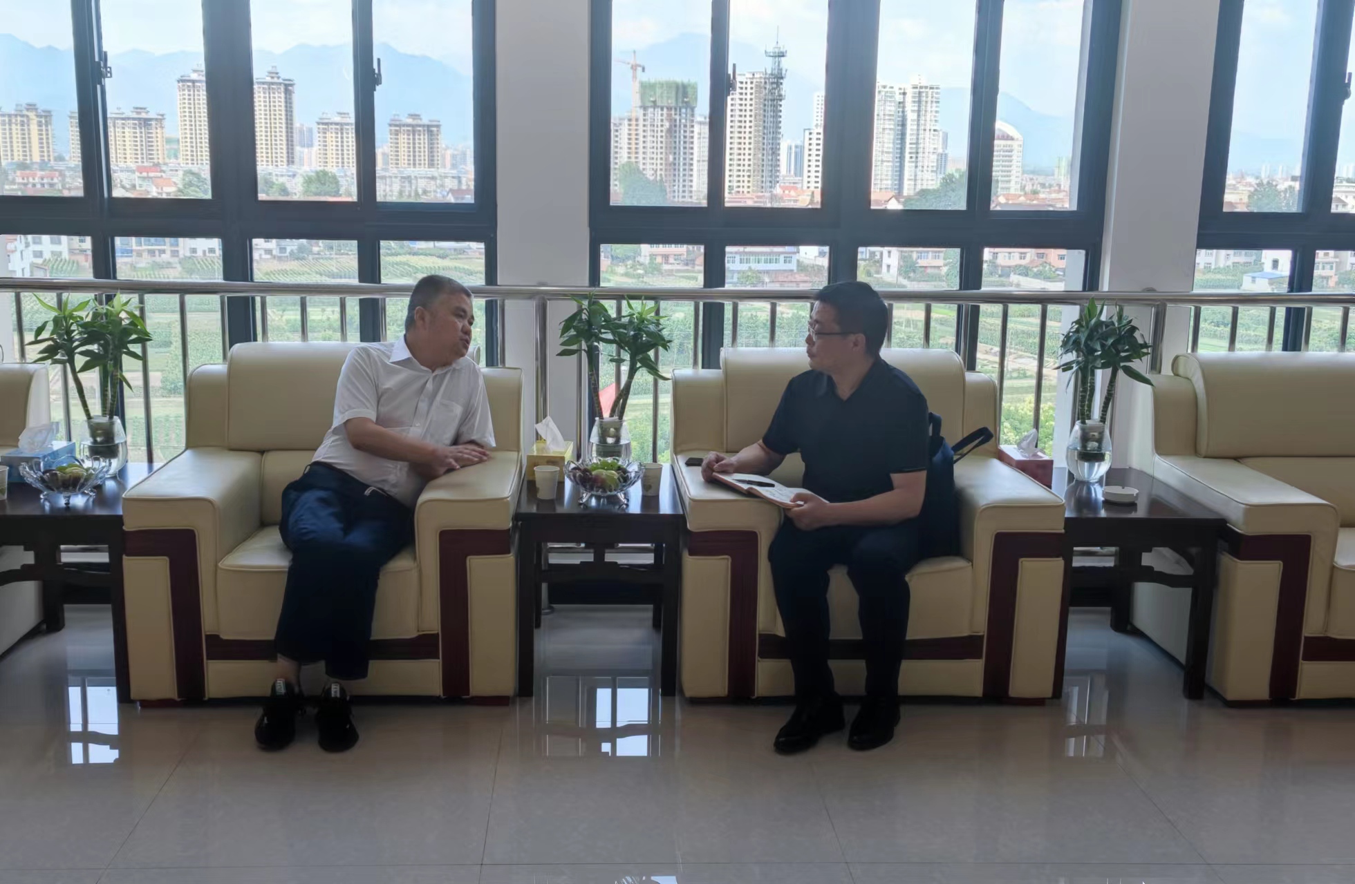 漢中市人大法工委副主任馬曉亮來公司調(diào)研