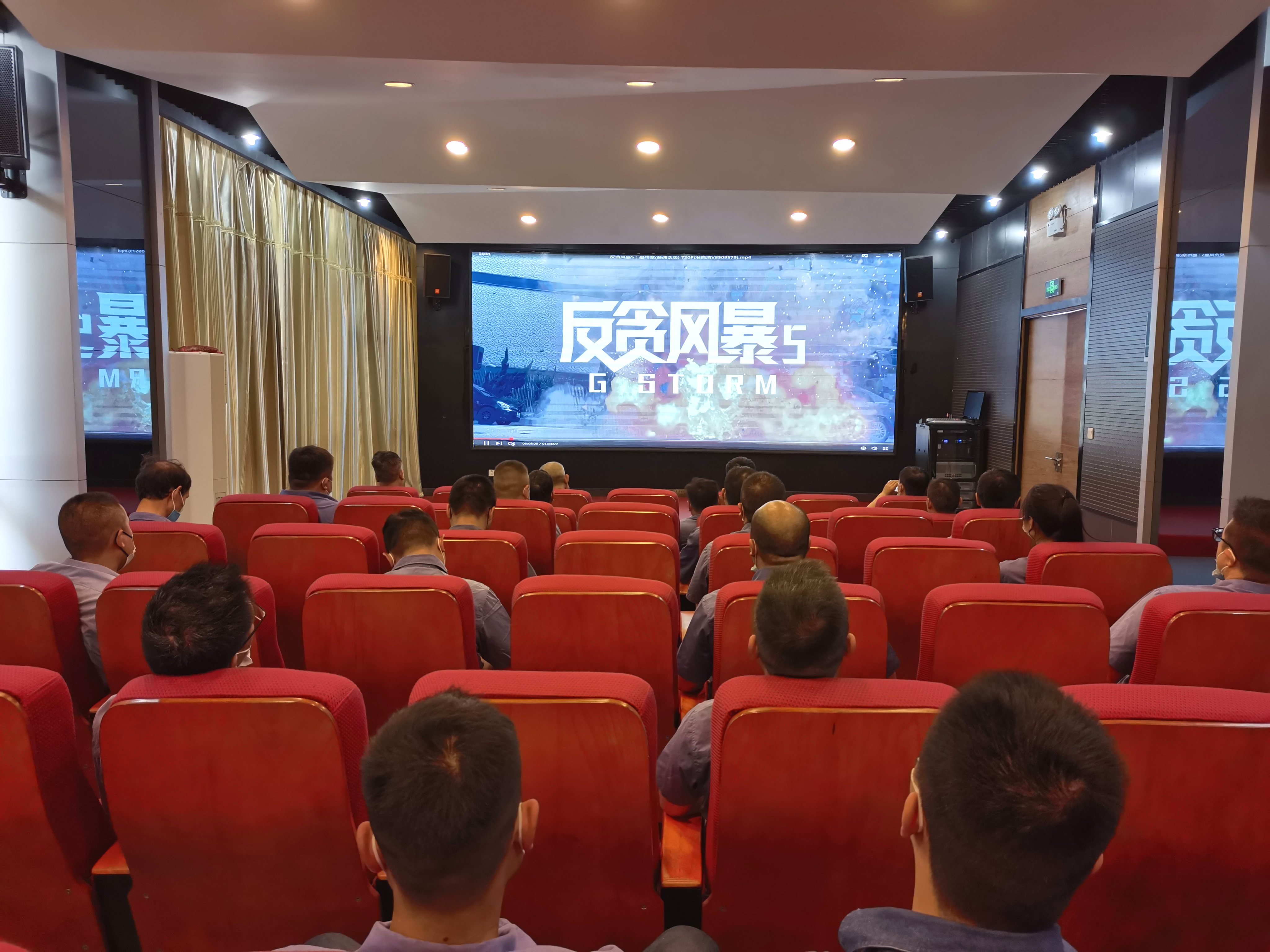 清風(fēng)勁吹，“廉”花自開