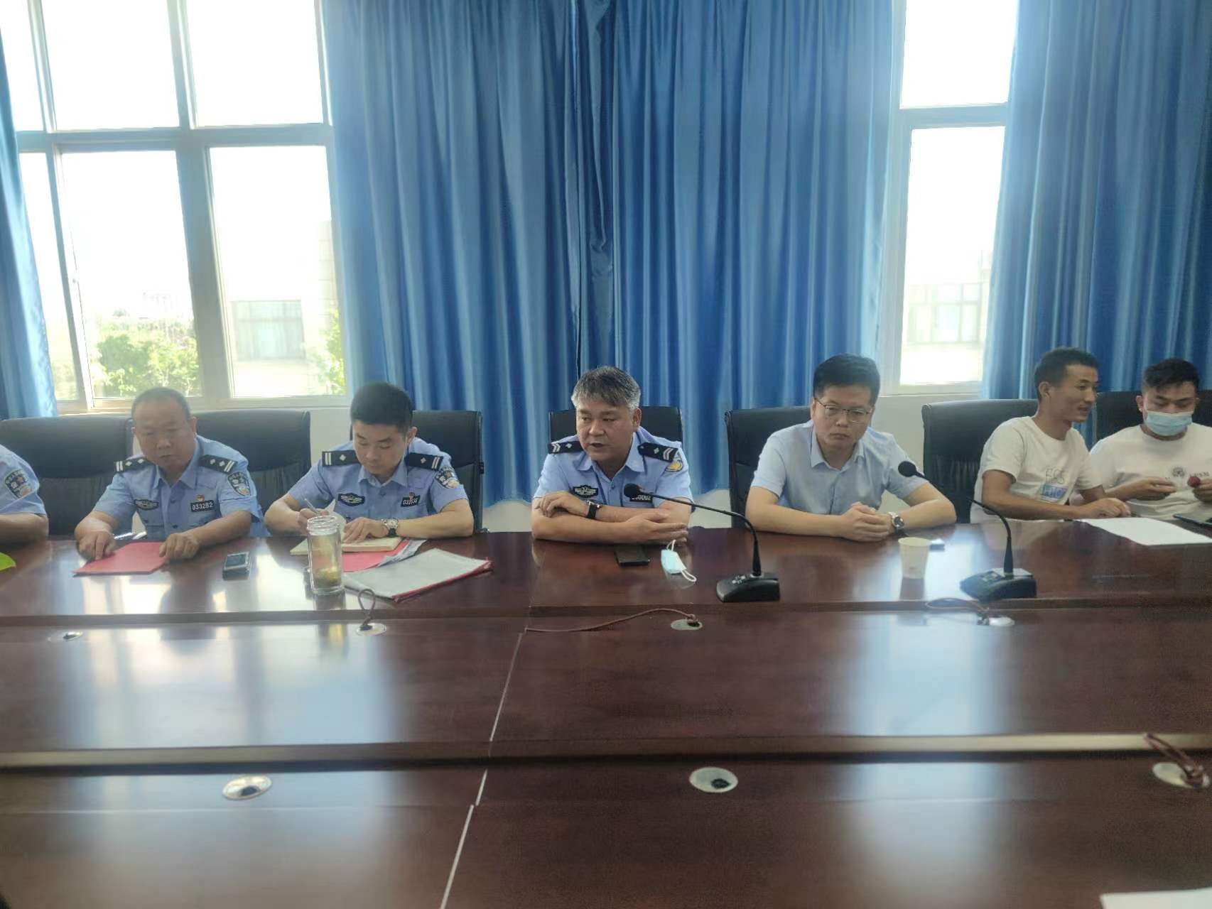 警企聯(lián)動(dòng)  共建交通安全“防火墻”