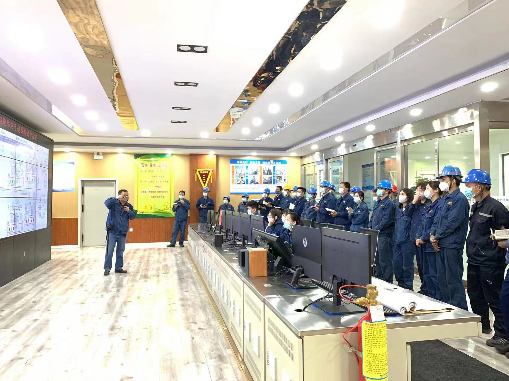 讓黨旗高高飄揚(yáng)在生產(chǎn)一線