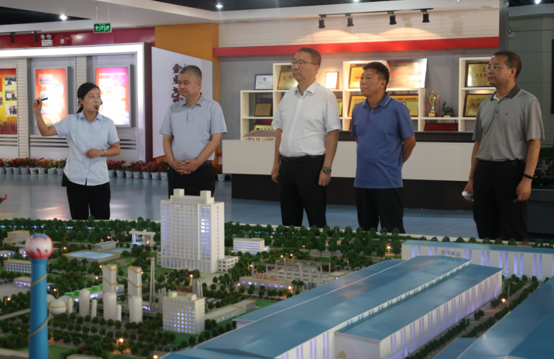 陜西開放大學(xué)校長(zhǎng)龍治剛一行到公司調(diào)研并巡視陜鋼集團(tuán)“勞模、先進(jìn)”專班期末考試