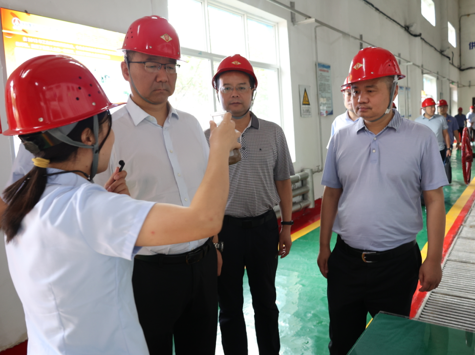 陜西開放大學(xué)校長(zhǎng)龍治剛一行到公司調(diào)研并巡視陜鋼集團(tuán)“勞模、先進(jìn)”專班期末考試