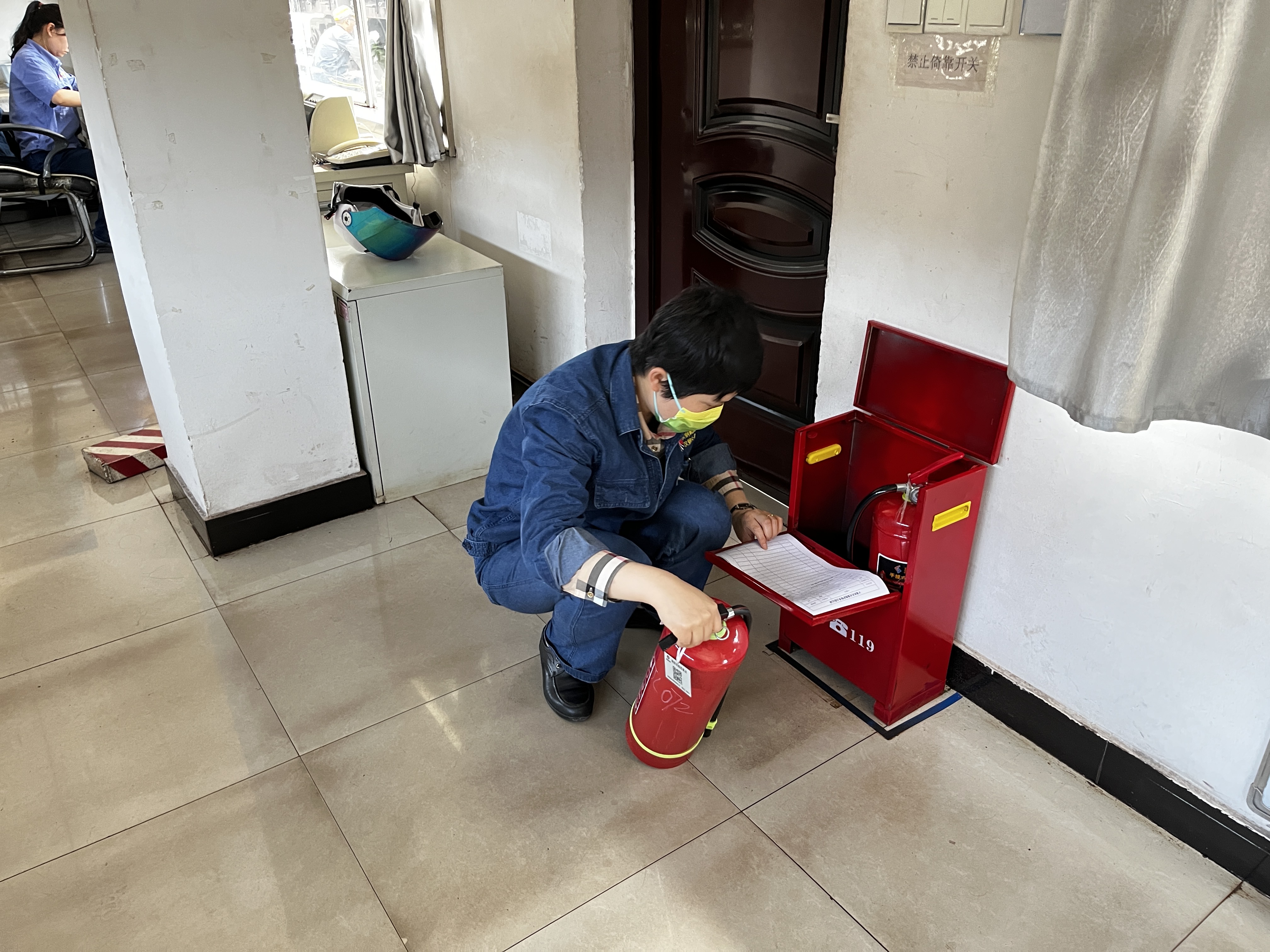 不忘初心跟黨走，砥礪前行鑄就“無悔青春” ——記計量檢驗中心第一黨支部王嬌艷