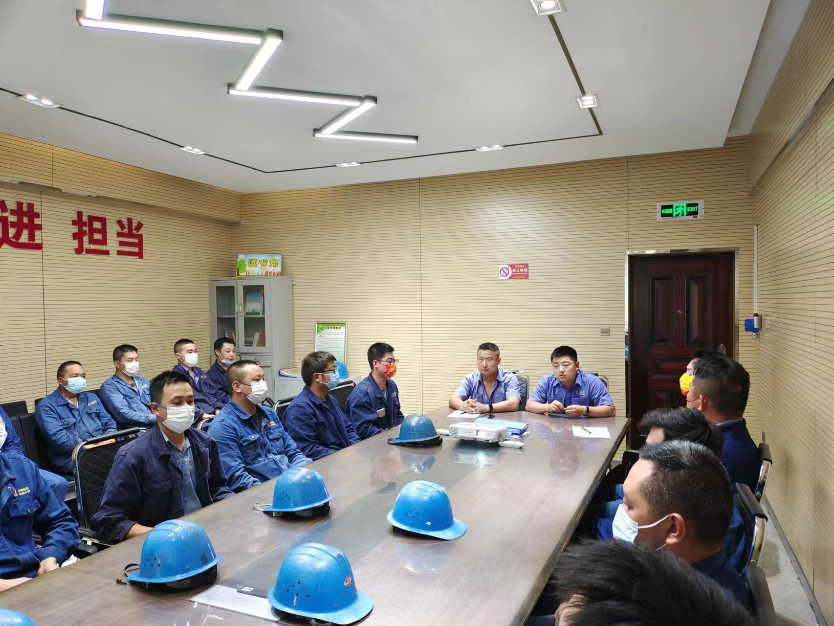 “熱浪來襲” 他們戰(zhàn)高溫，出“涼”策