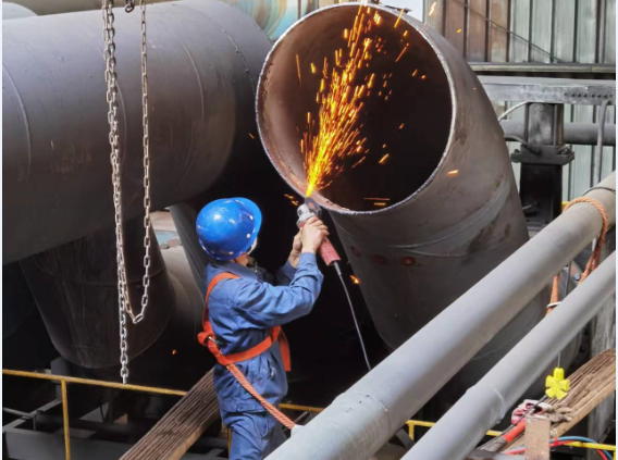 高溫下的設(shè)備人