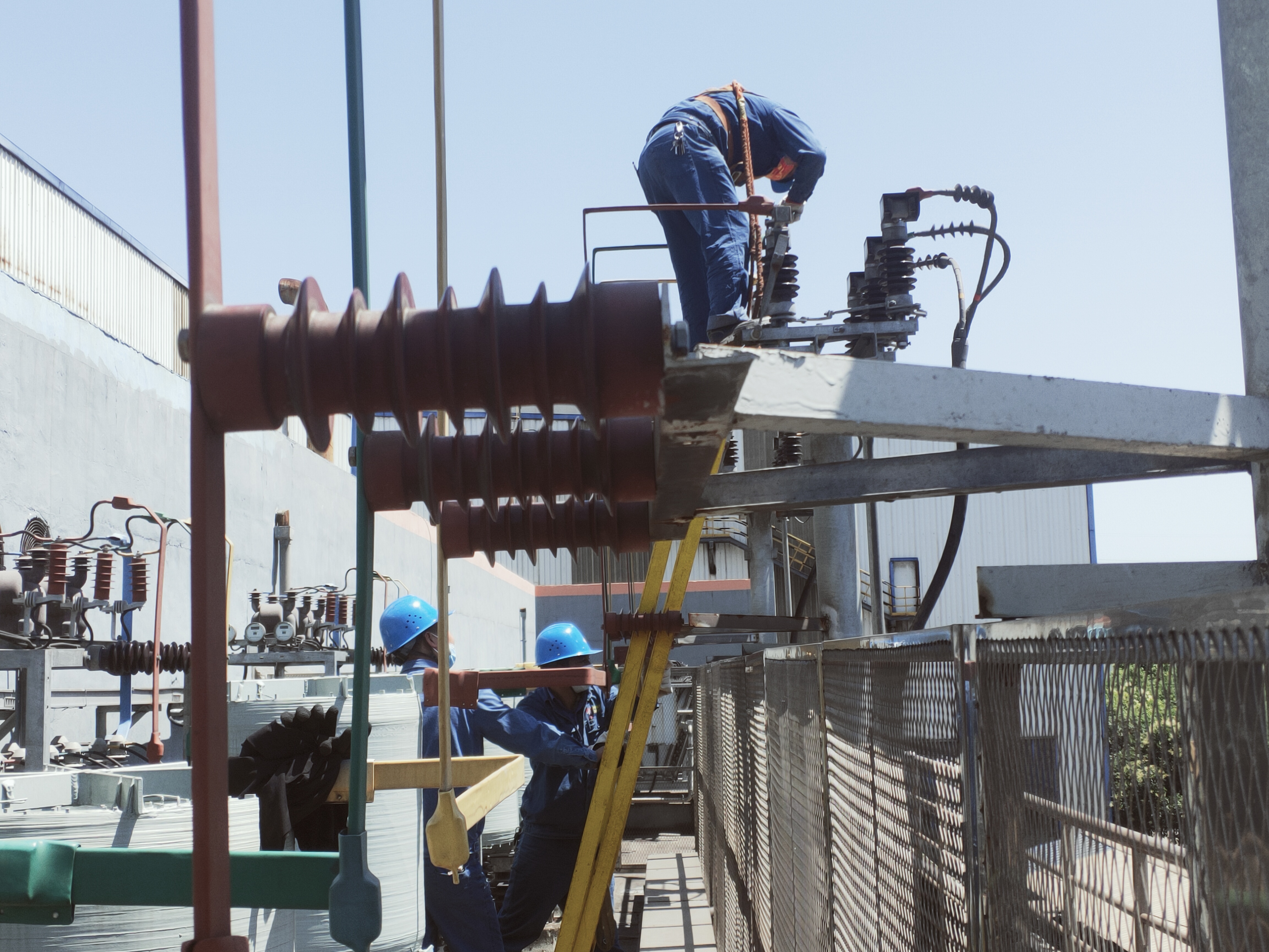 戰(zhàn)高溫，斗酷暑 這群電氣人杠杠的！