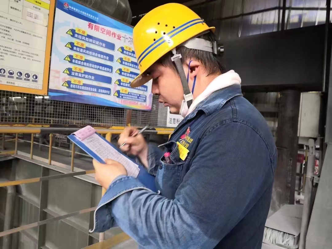 黨徽熠熠，初心灼灼—記我身邊的優(yōu)秀共產(chǎn)黨員范偉