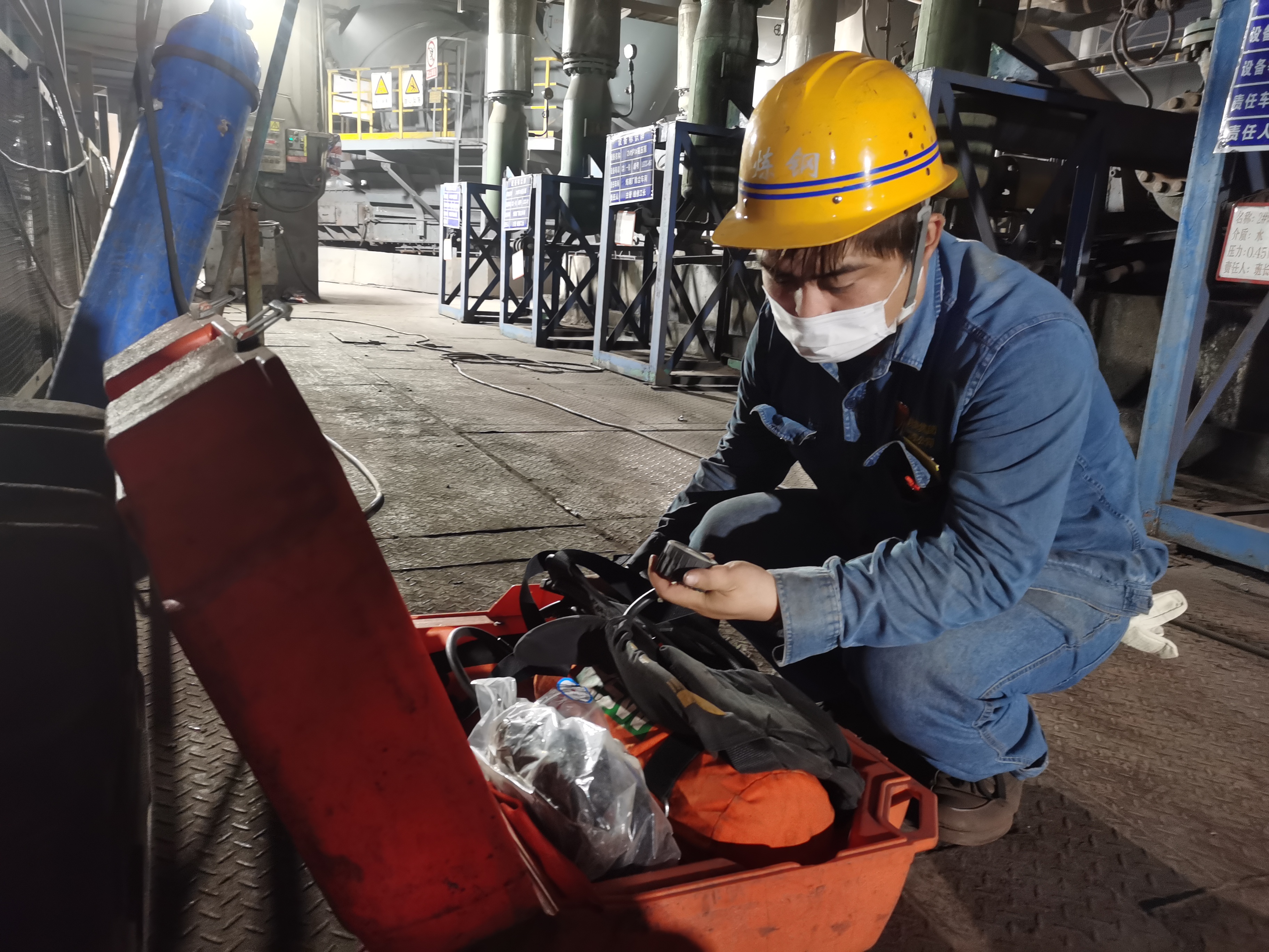 黨徽熠熠，初心灼灼—記我身邊的優(yōu)秀共產(chǎn)黨員范偉