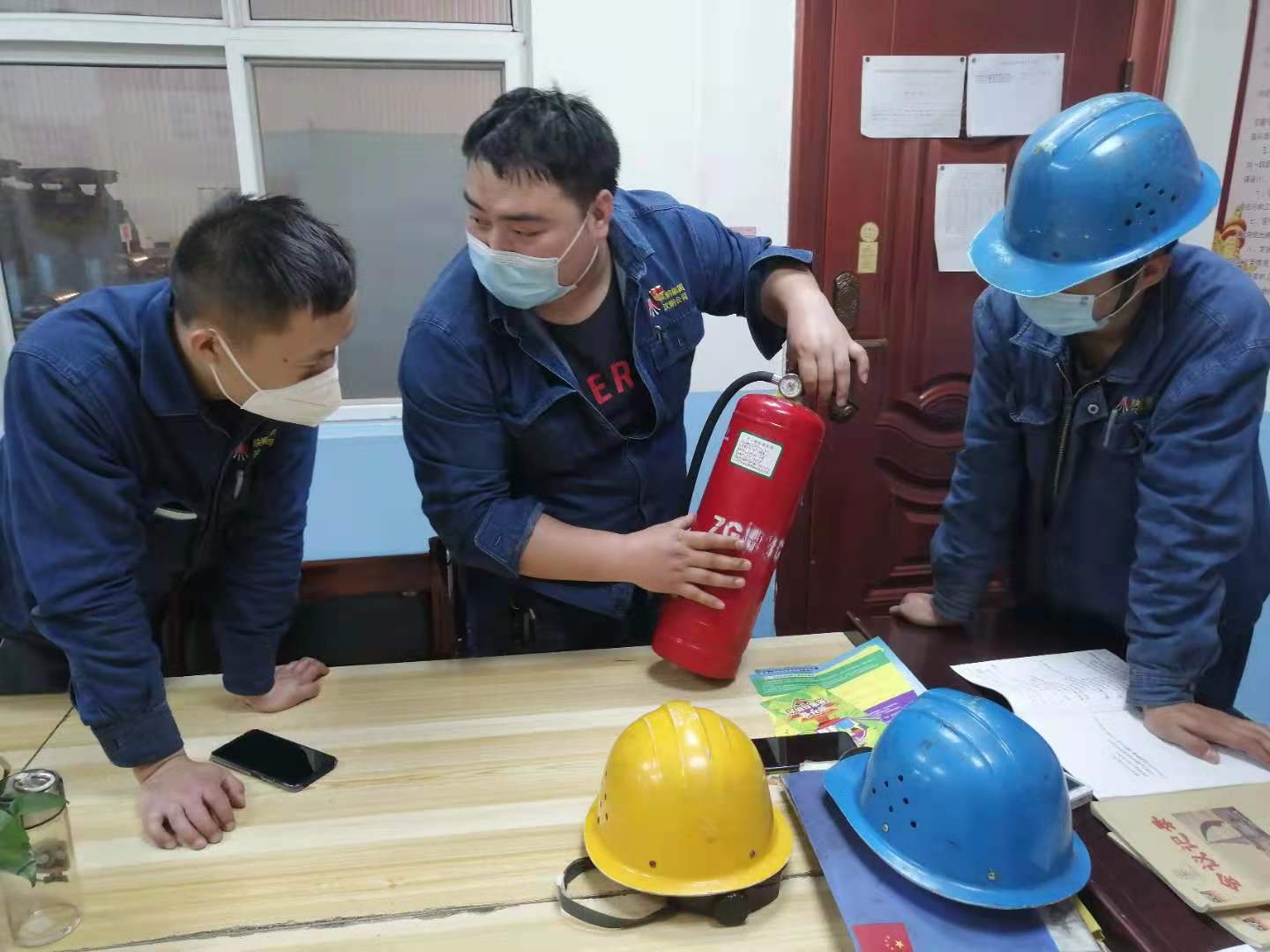 從“橄欖綠”到“軋鋼藍”  他的初心一直未變