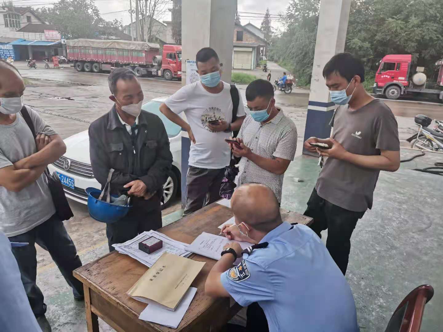 七月流火燃激情 一線堅(jiān)守戰(zhàn)高溫