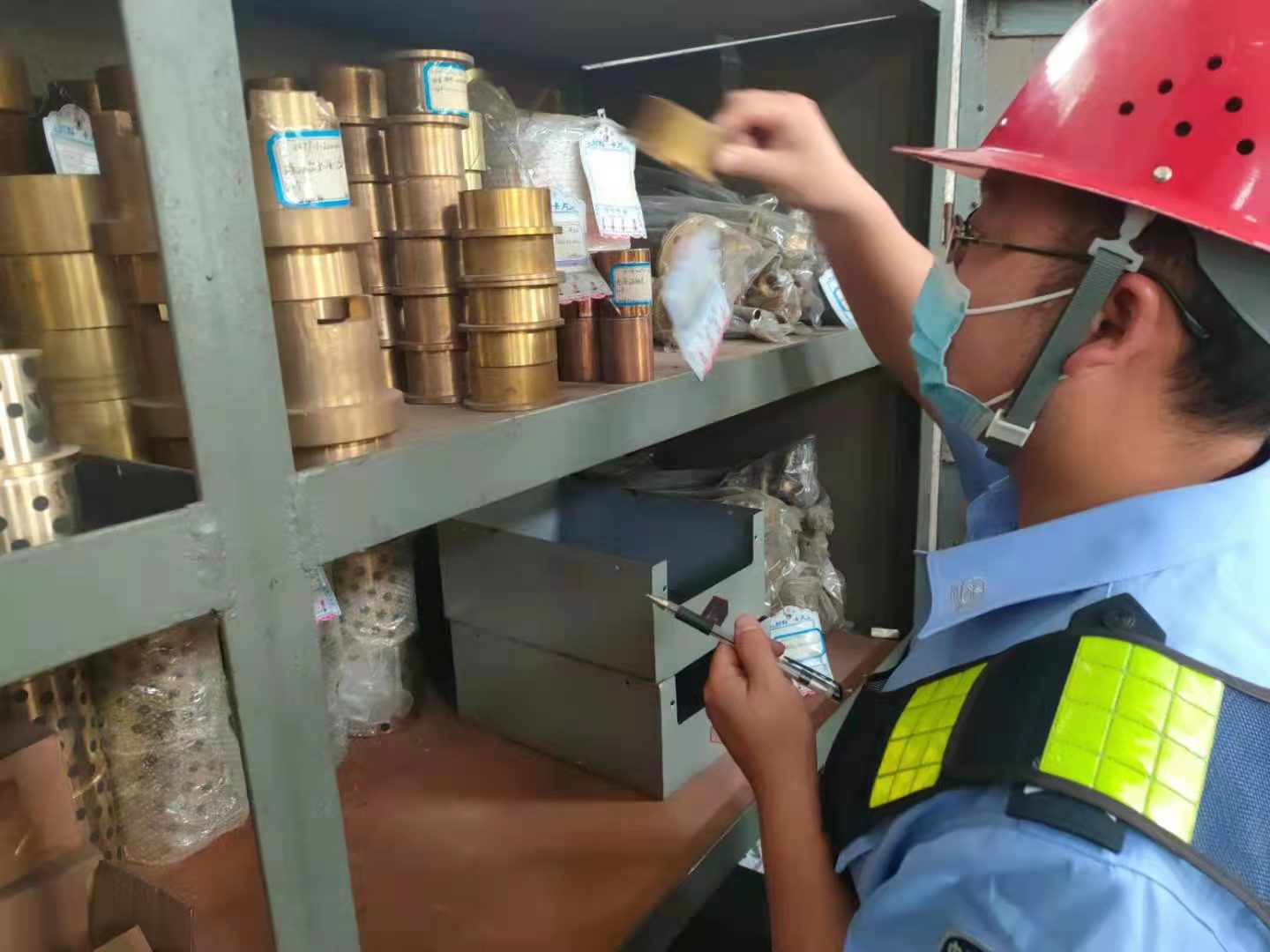 七月流火燃激情 一線堅(jiān)守戰(zhàn)高溫