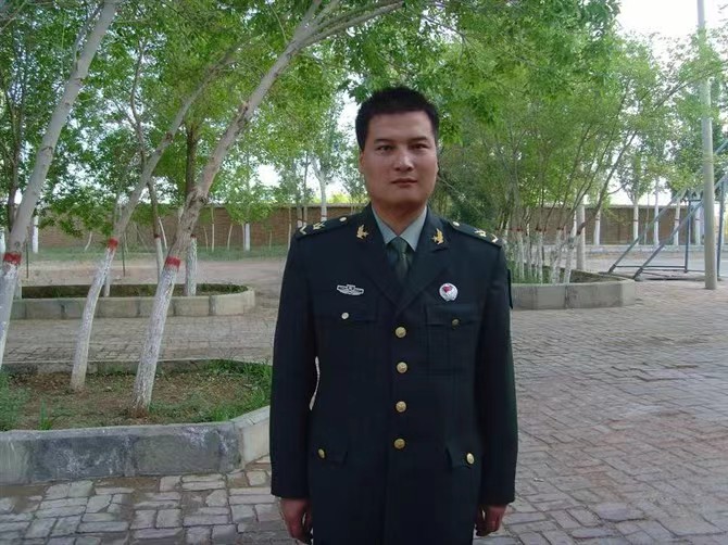 脫下軍裝，我只不過換了“戰(zhàn)場”