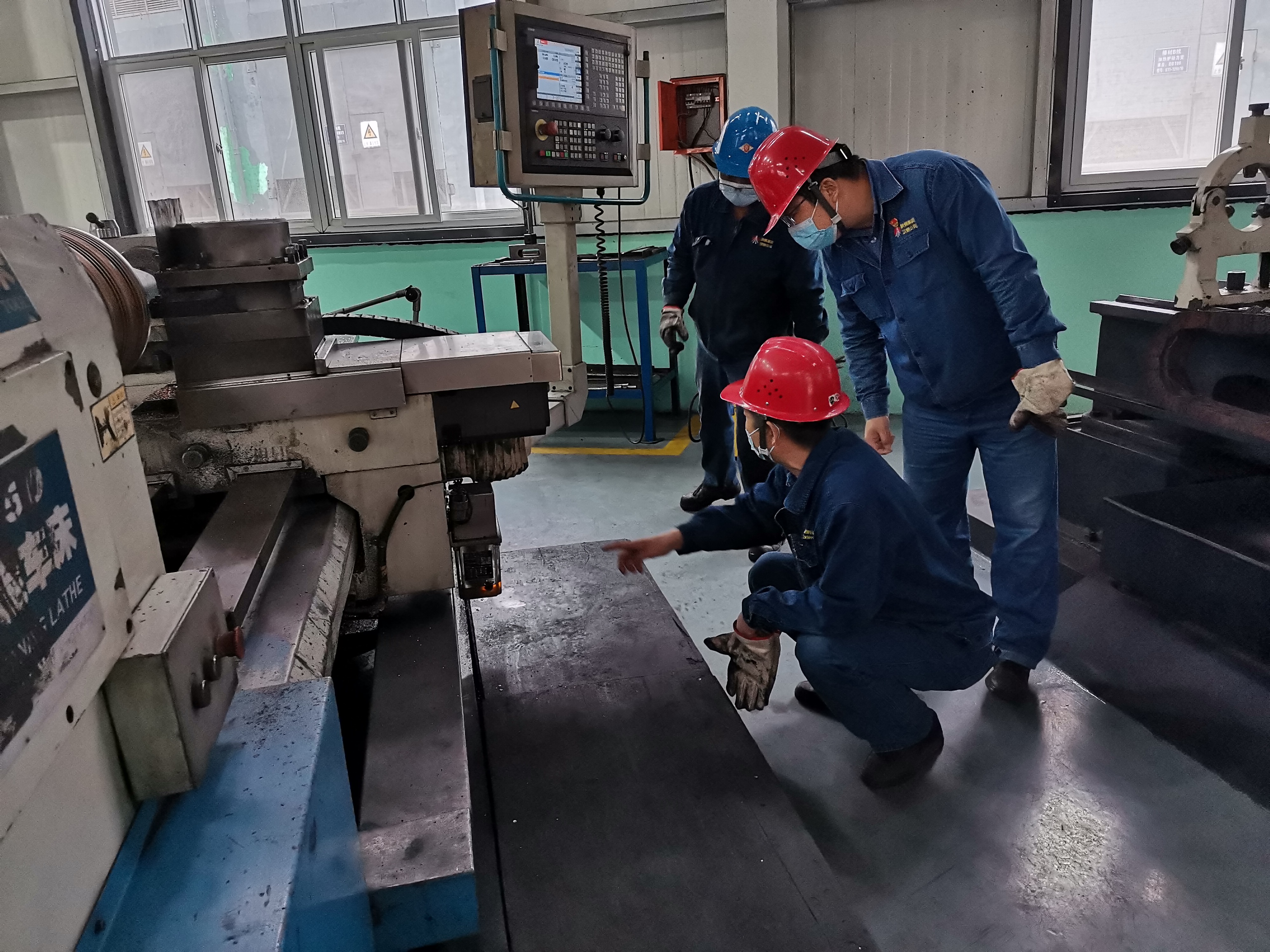 點燈照路  為平安軋鋼建設錦上添花