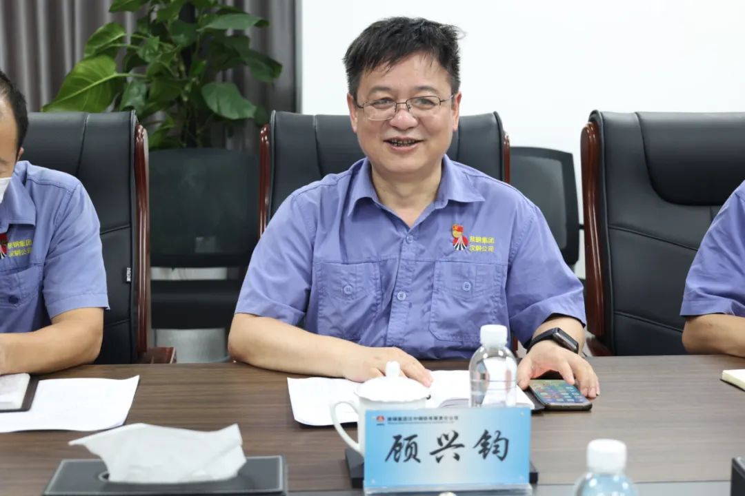 陜鋼集團(tuán)產(chǎn)業(yè)創(chuàng)新研究院黨委書記、董事長劉光明一行到公司開展“送清涼”活動并交流座談