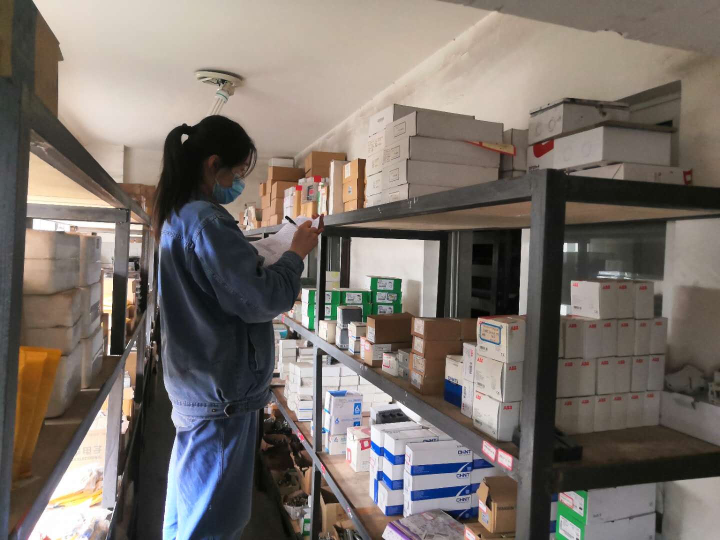 巾幗不畏難  風(fēng)雨勇?tīng)?zhēng)先