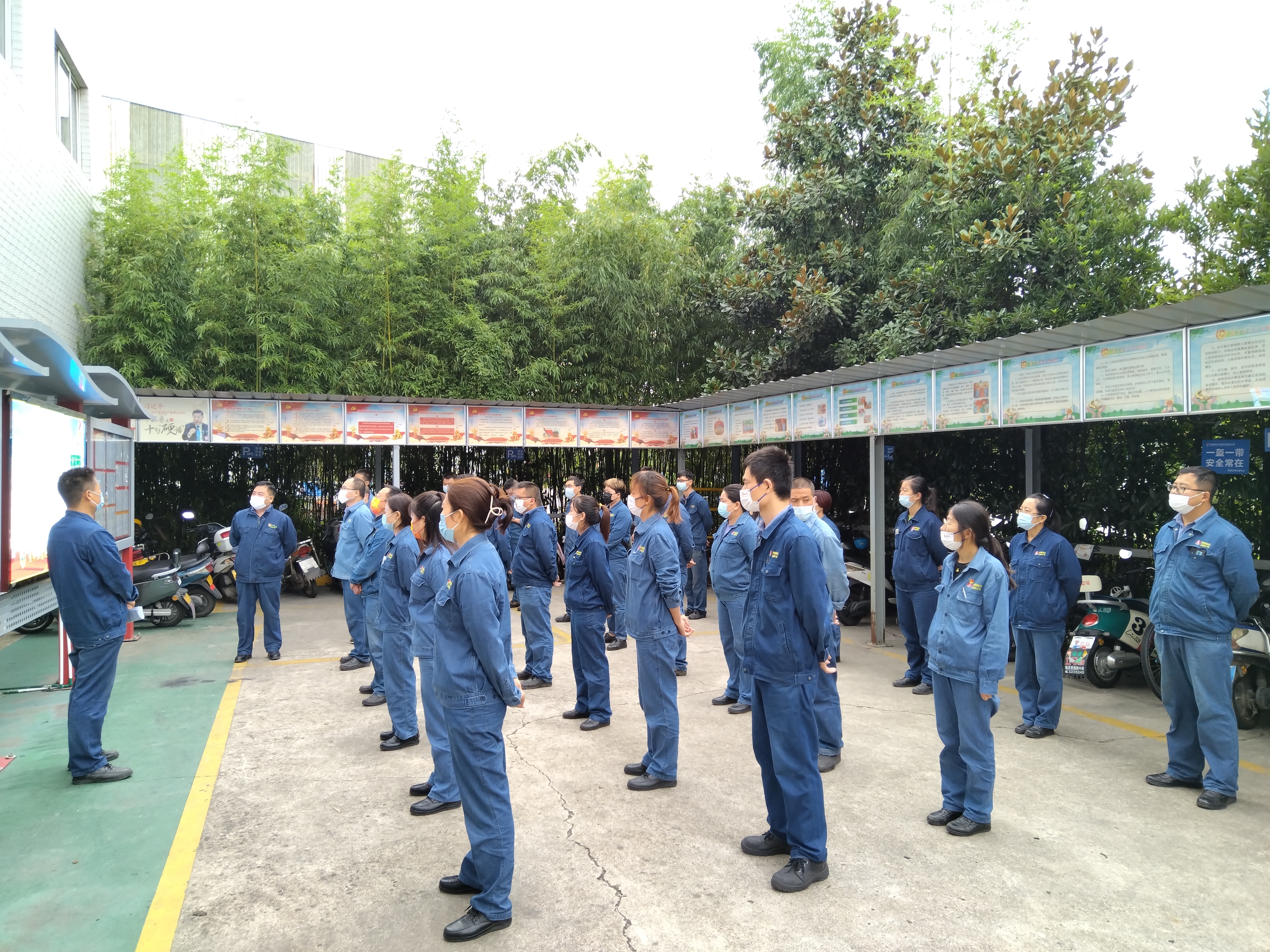 一筆一劃簽下對(duì)自己的安全承諾