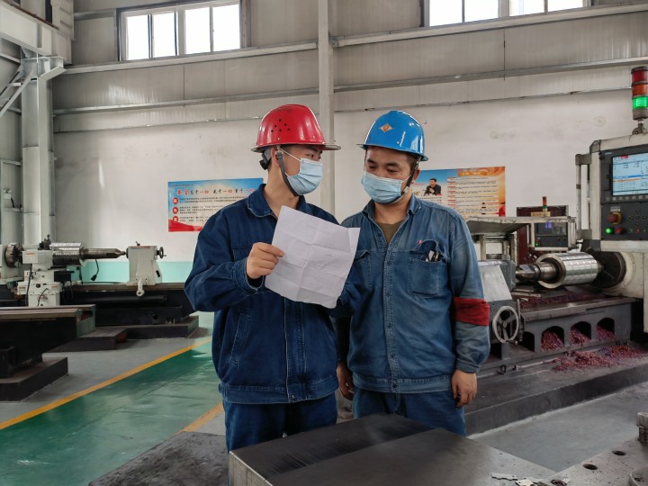 身著“漢鋼藍(lán)”  守護(hù)“中國紅”