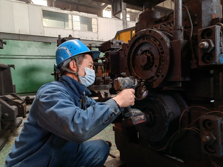 身著“漢鋼藍(lán)”  守護(hù)“中國紅”