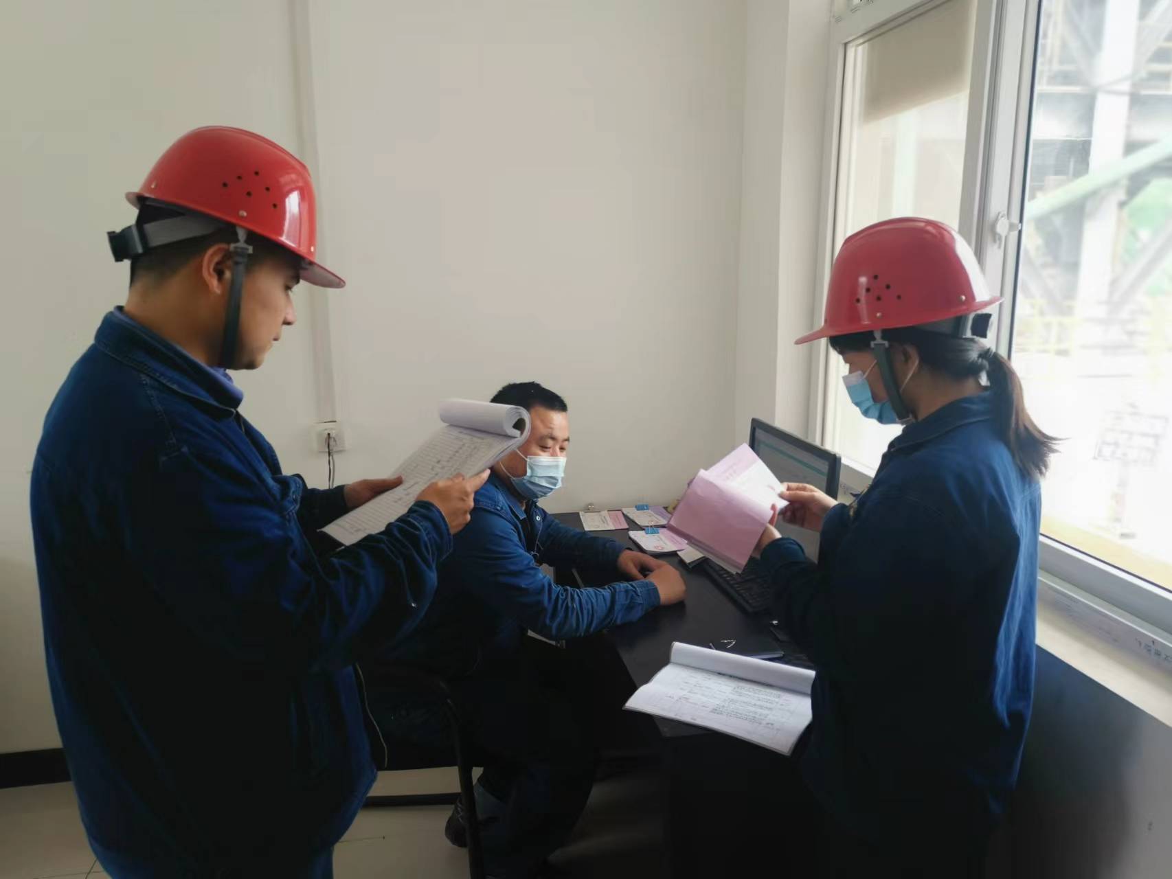 挺進“第一線” 節(jié)日“我在崗”