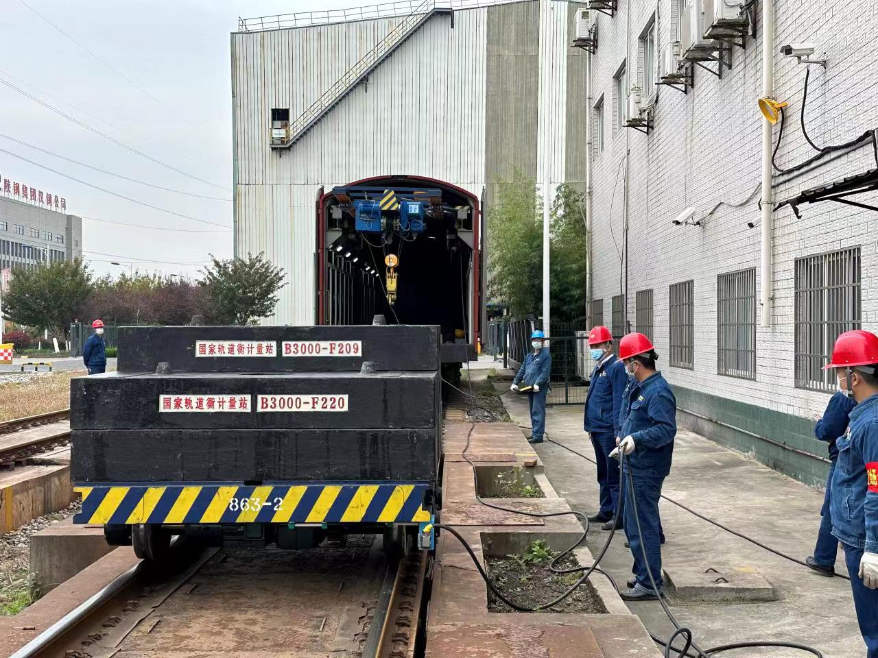 日夜里的堅守 校檢中的勇往