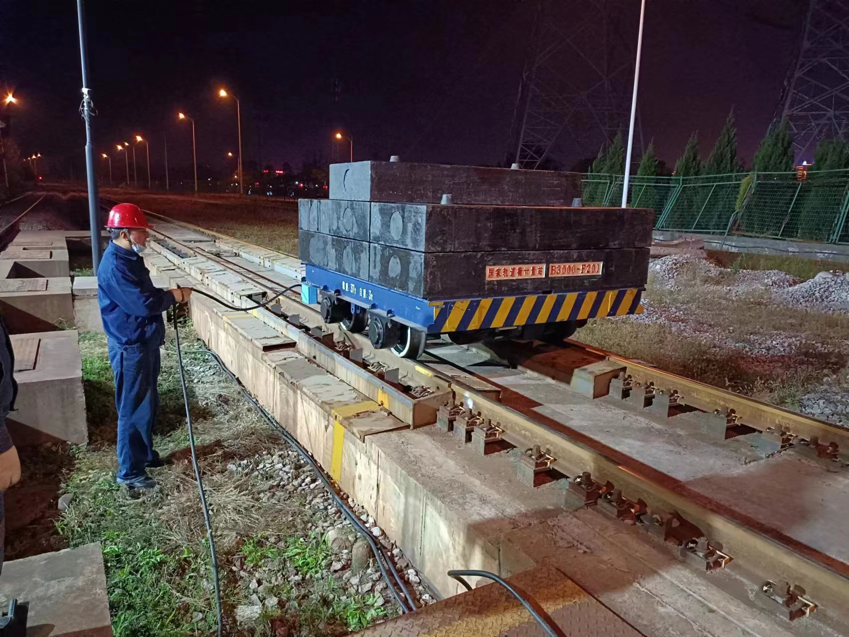 日夜里的堅守 校檢中的勇往