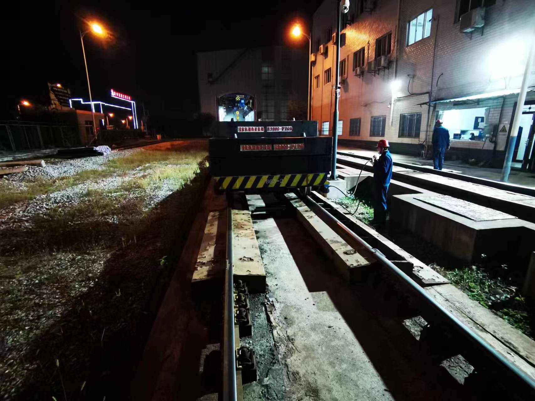 日夜里的堅守 校檢中的勇往