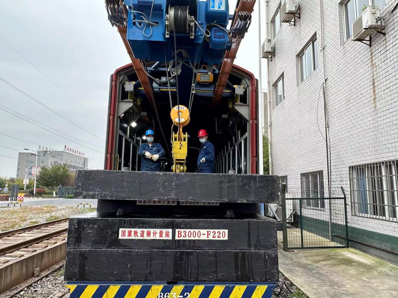 日夜里的堅守 校檢中的勇往