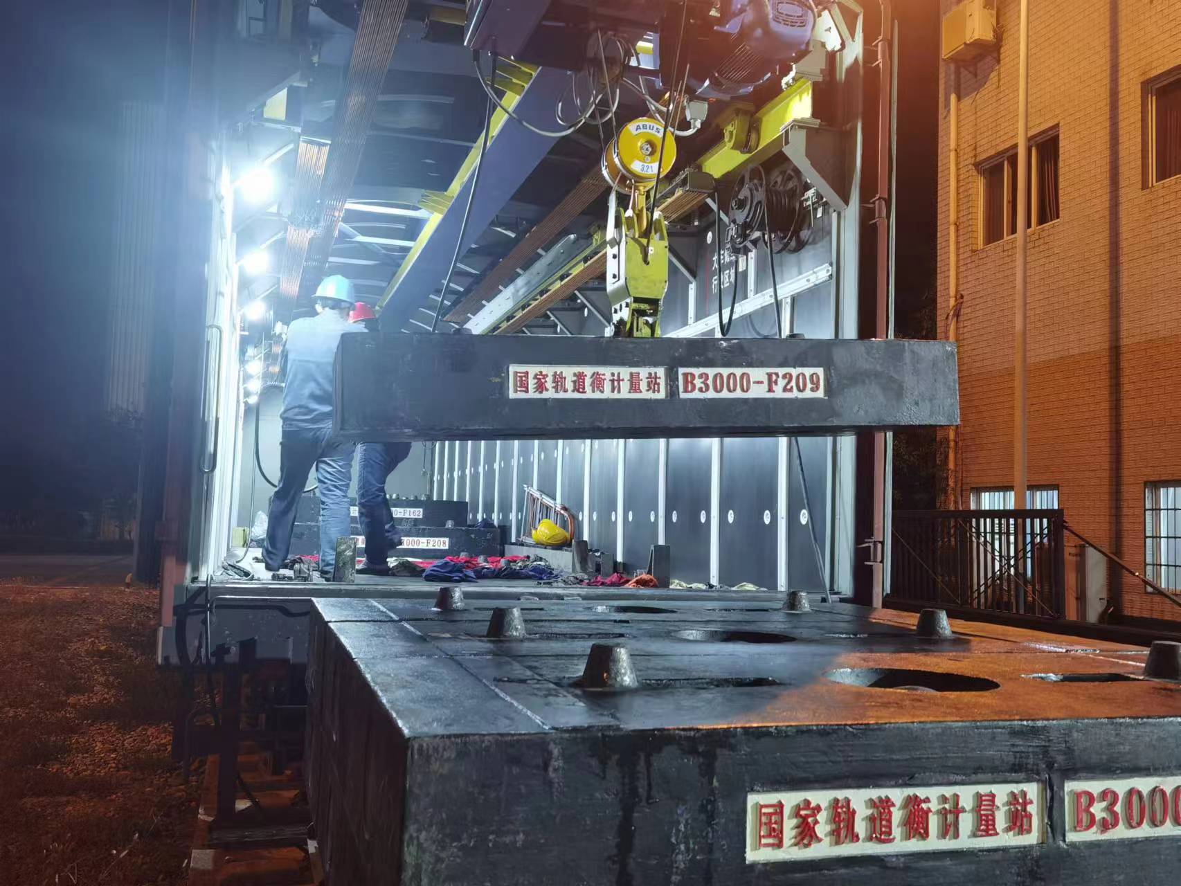 日夜里的堅守 校檢中的勇往