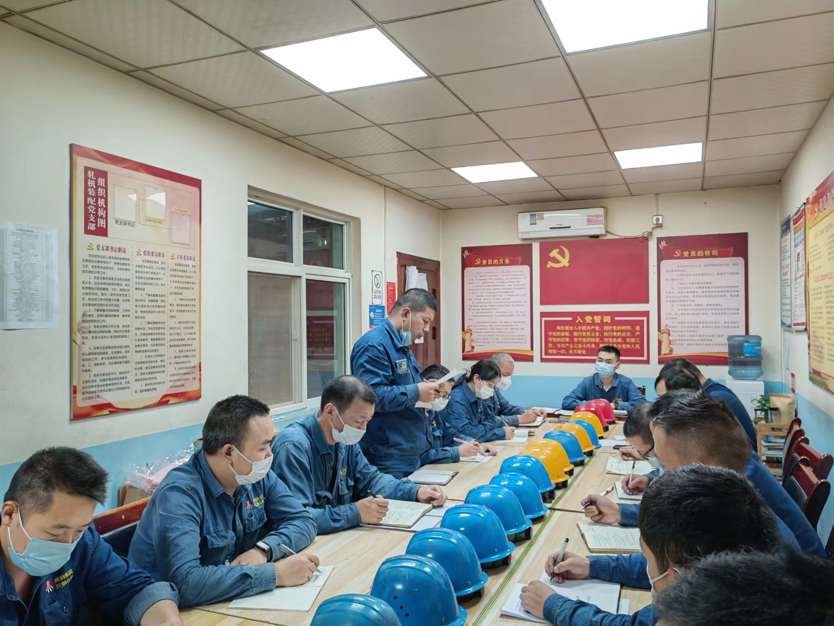 優(yōu)解作風(fēng)建設(shè)必答題  看他們?cè)鯓幼? title=