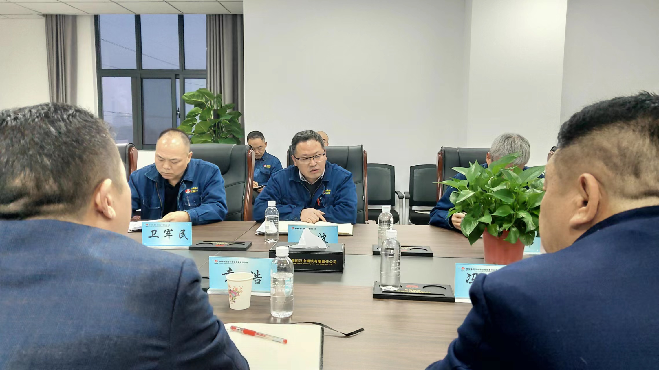 甘肅浩海煤化董事長(zhǎng)馮對(duì)成，韓城公司常務(wù)副總經(jīng)理袁浩一行到公司座談