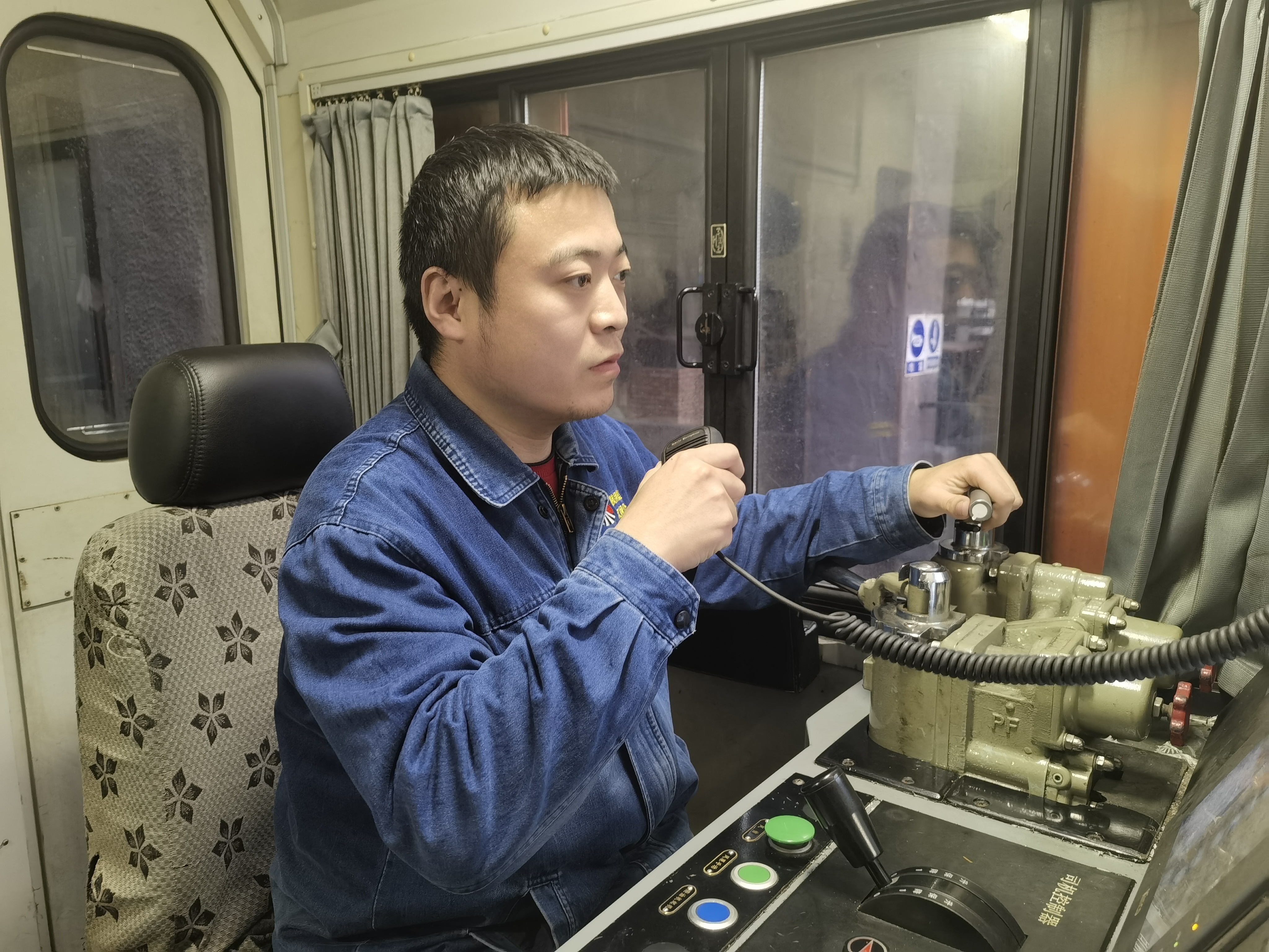 閃耀鋼城的“工裝藍(lán)”