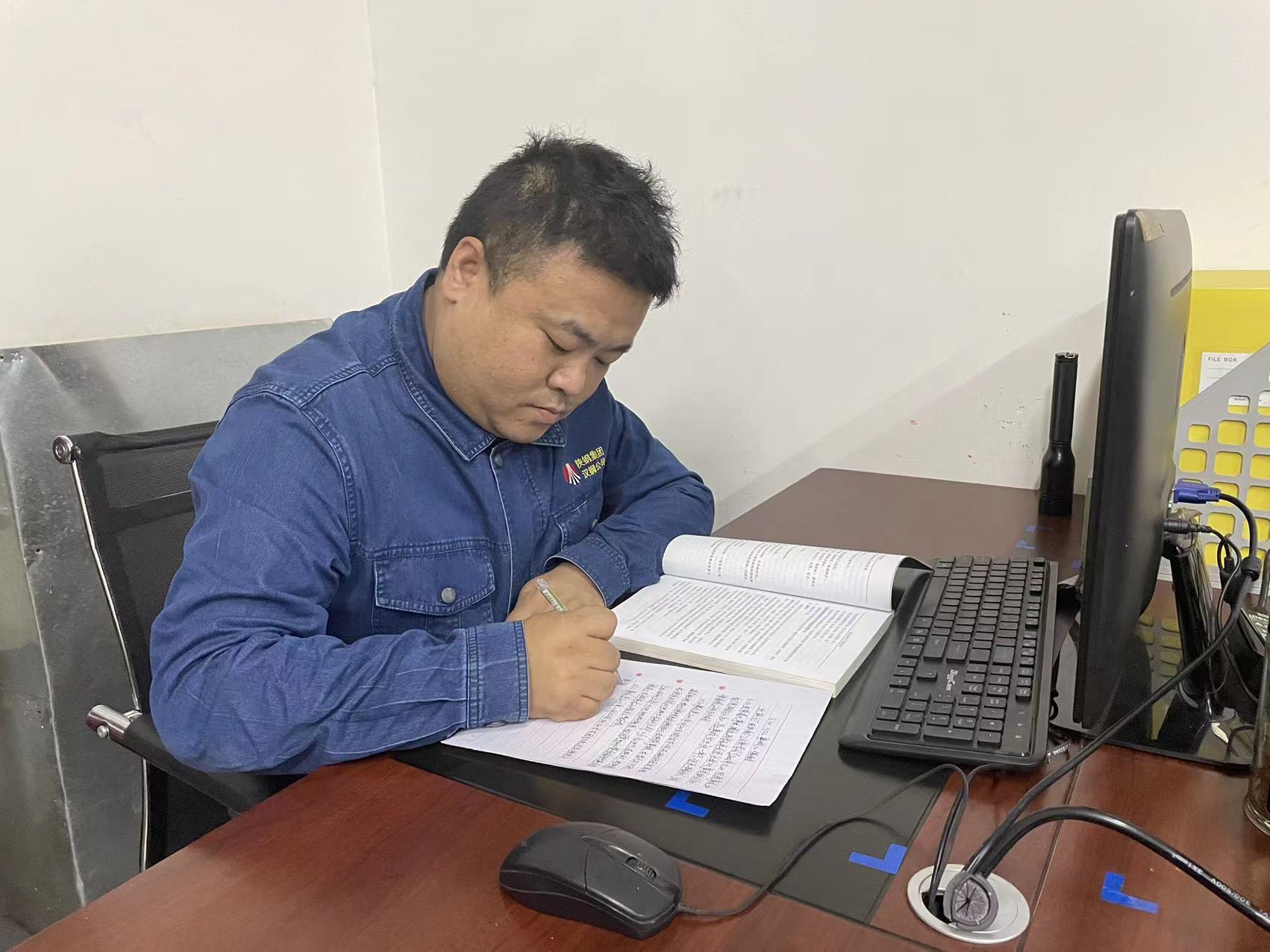 鋼城里的“追光者”