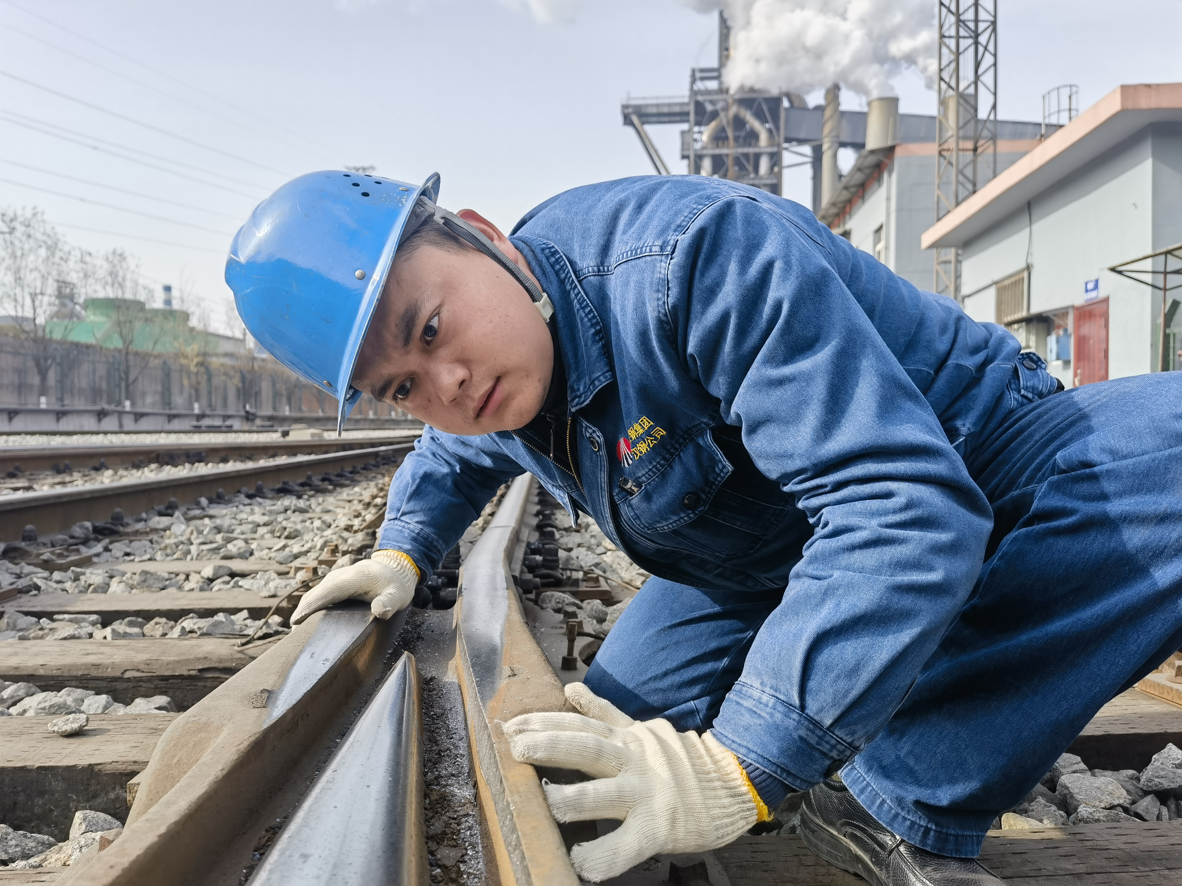 春節(jié)不打烊 看他們的最美“敬業(yè)?！? title=