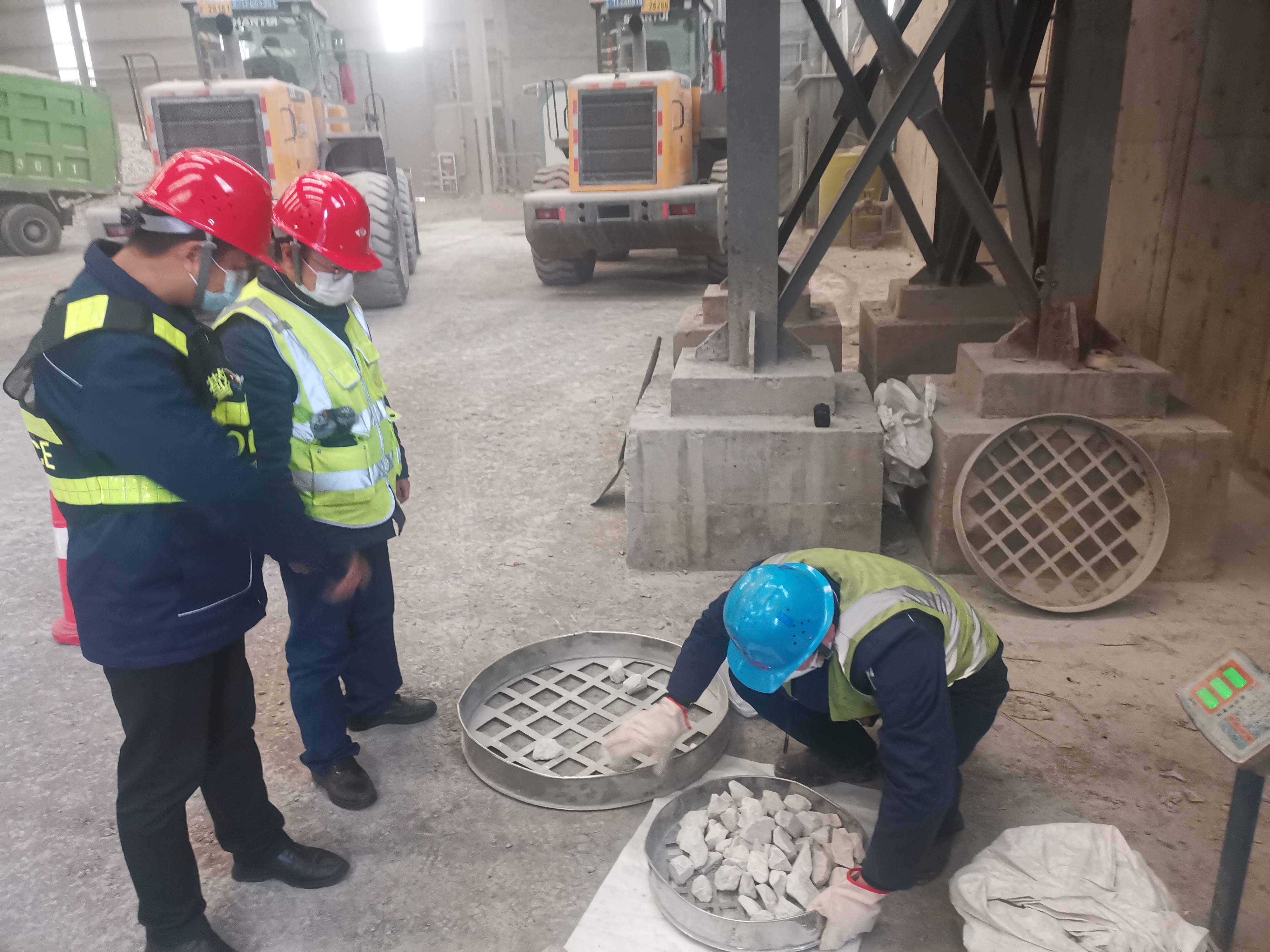 春節(jié)期間堅守崗位的“鋼鐵脊梁”