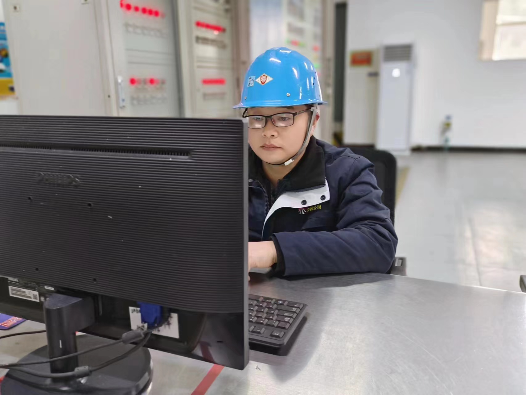 堅守節(jié)日的設(shè)備“護航人”