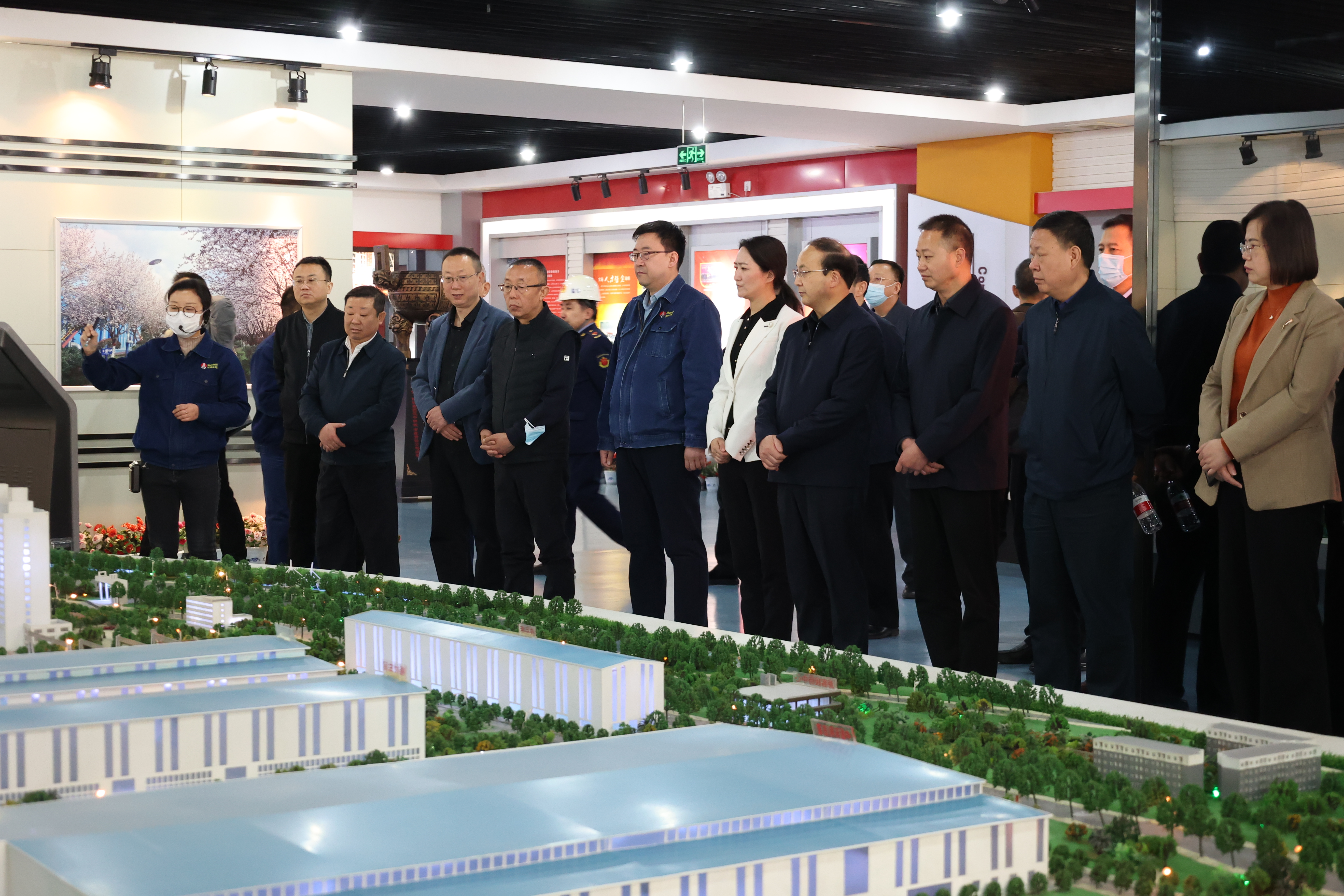 陜西省特種設(shè)備安全監(jiān)察觀摩團一行到公司參觀交流