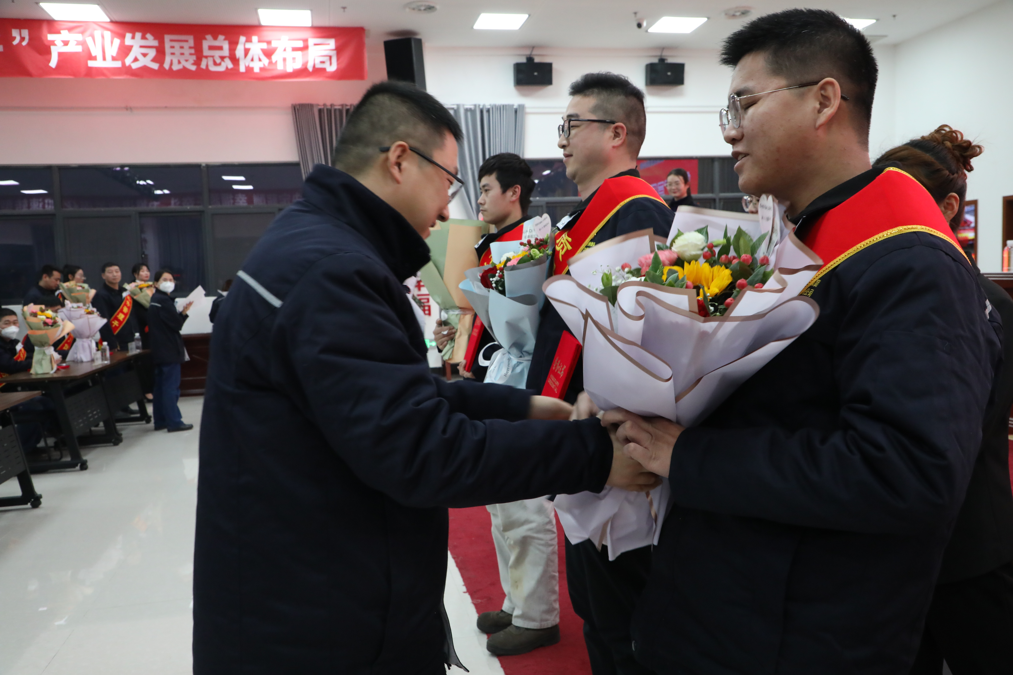 手執(zhí)“鐵算盤”，胸勒“成本賬” ——記煉鋼廠“降本增效”先進(jìn)個(gè)人孫玉