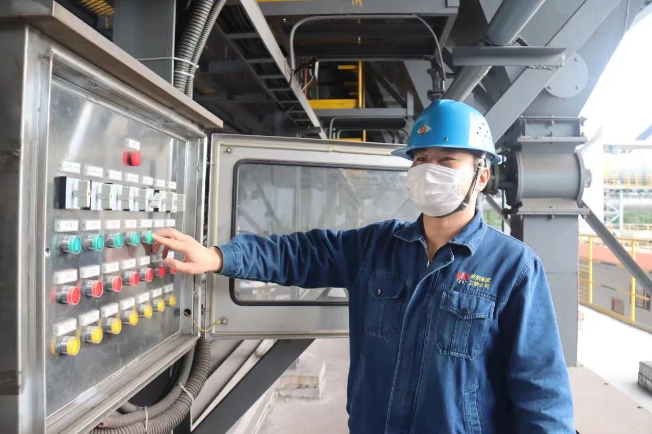 以?shī)^進(jìn)描繪“青春模樣” 用實(shí)干 畫(huà)好“奮斗軌跡”