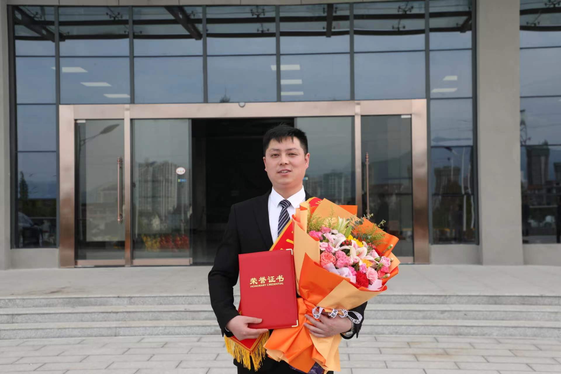 家風如春雨，從來德潤身