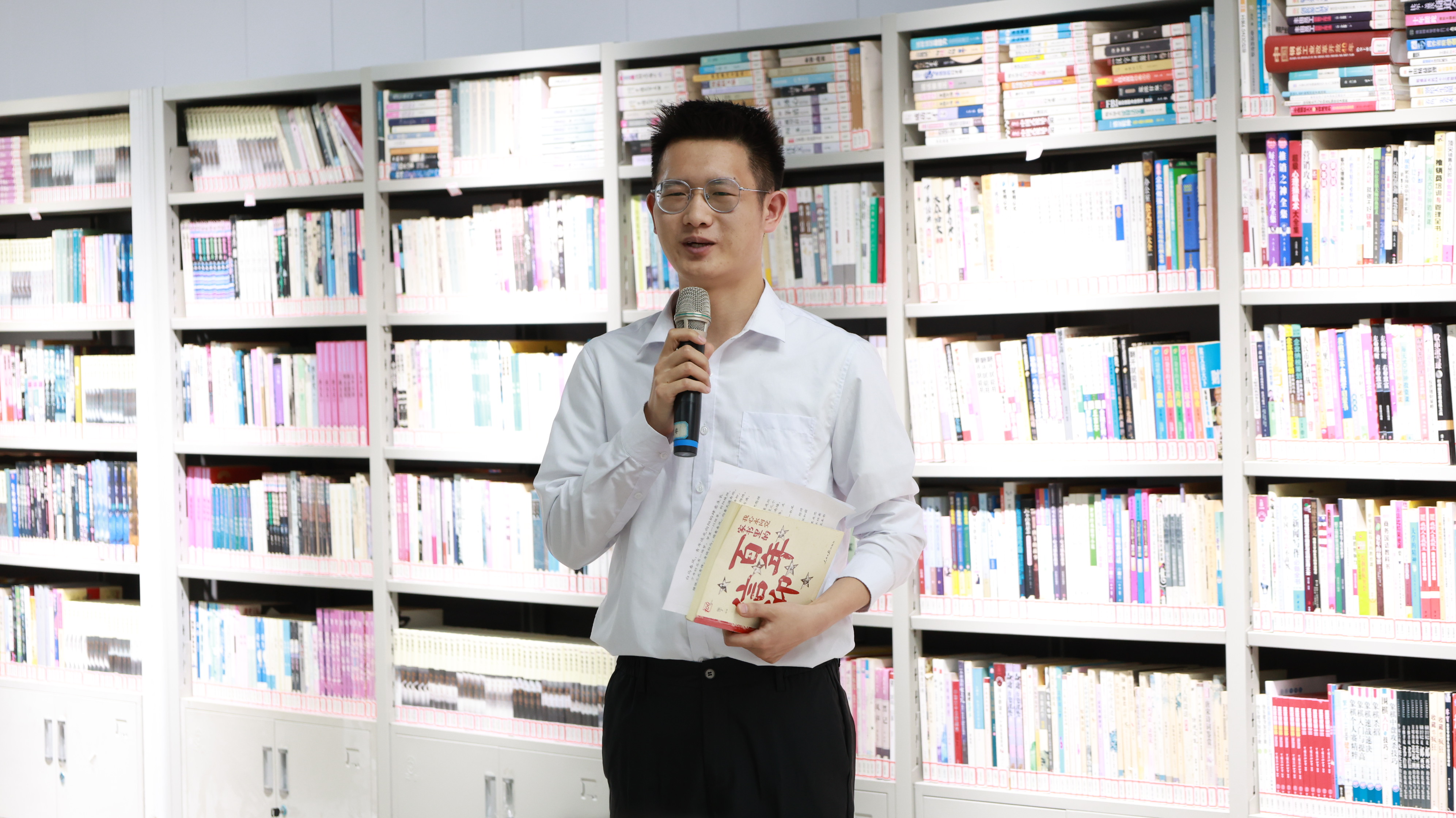 閱讀潤心田 書香滿漢鋼！漢鋼公司舉辦讀書沙龍活動