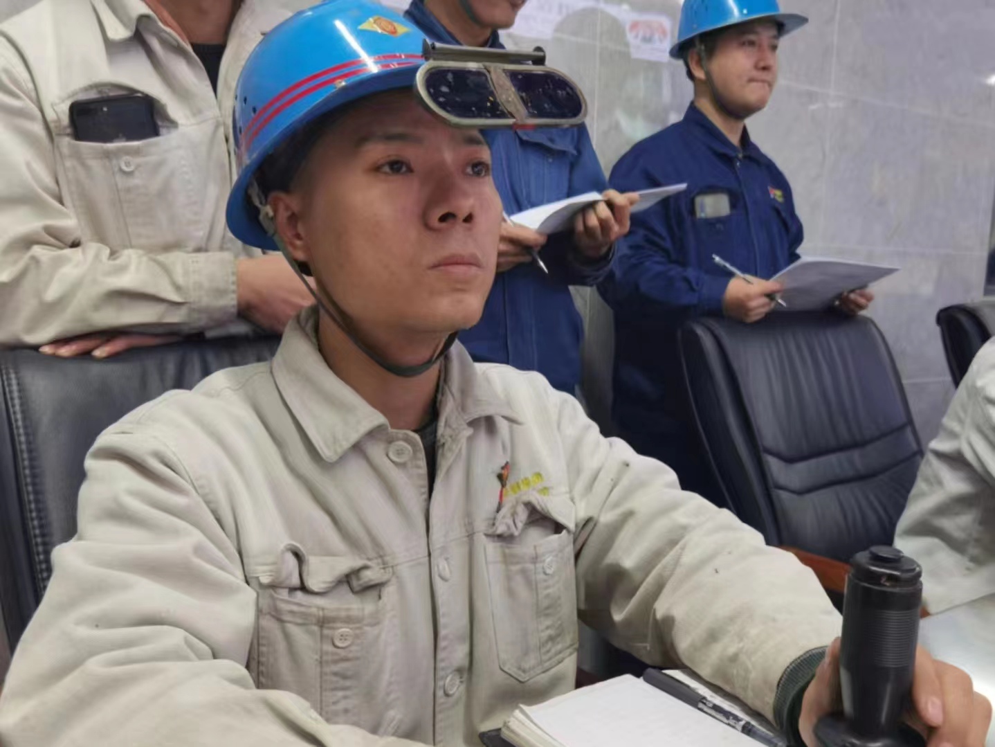 被爐火鋼花照亮的奮斗人生  ——記陜鋼集團(tuán)2021-2022年度“青年崗位建功能手”陳磊