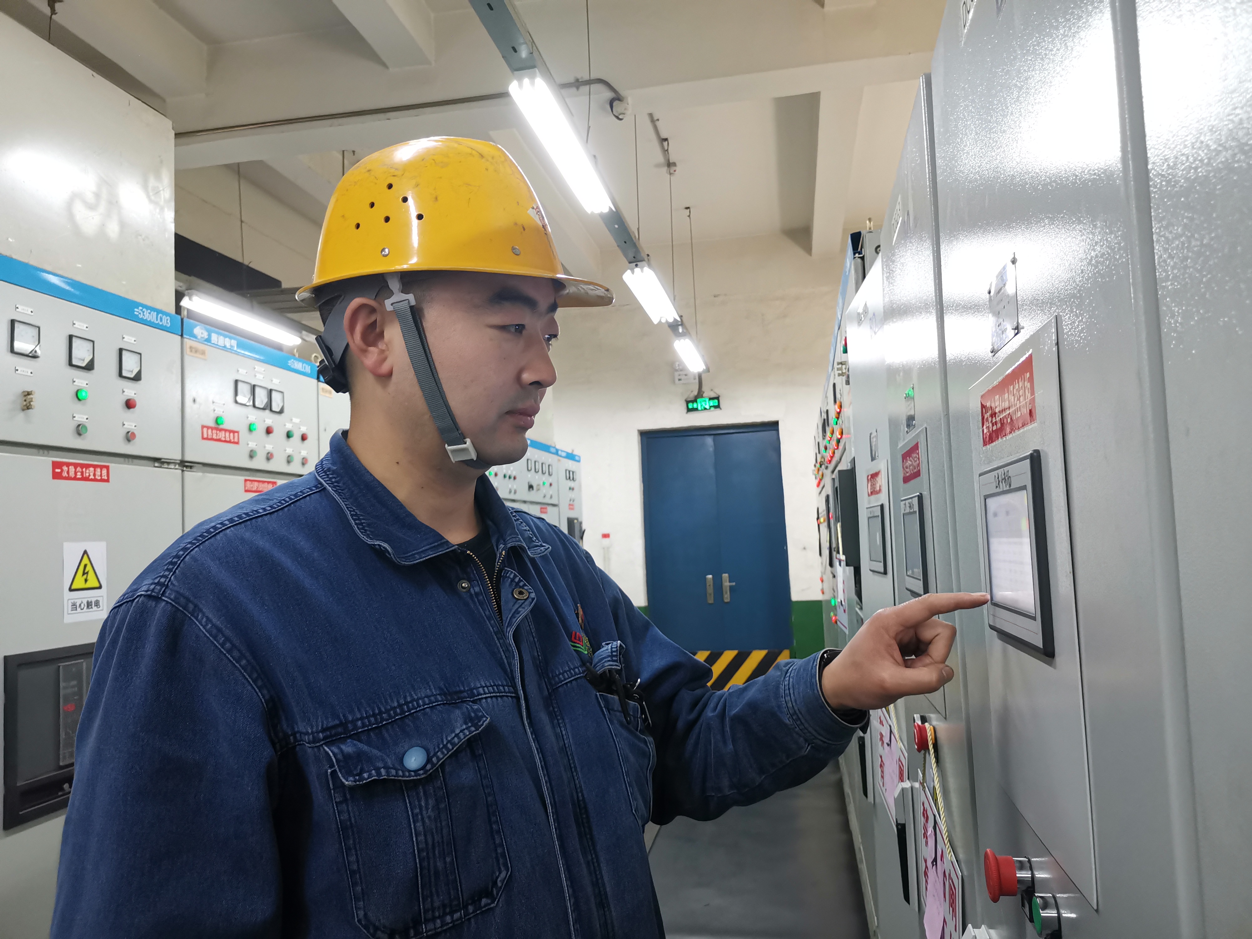 出彩正青春 建功正當時 ——記陜鋼集團2021-2022年度“青年崗位建功能手”李根