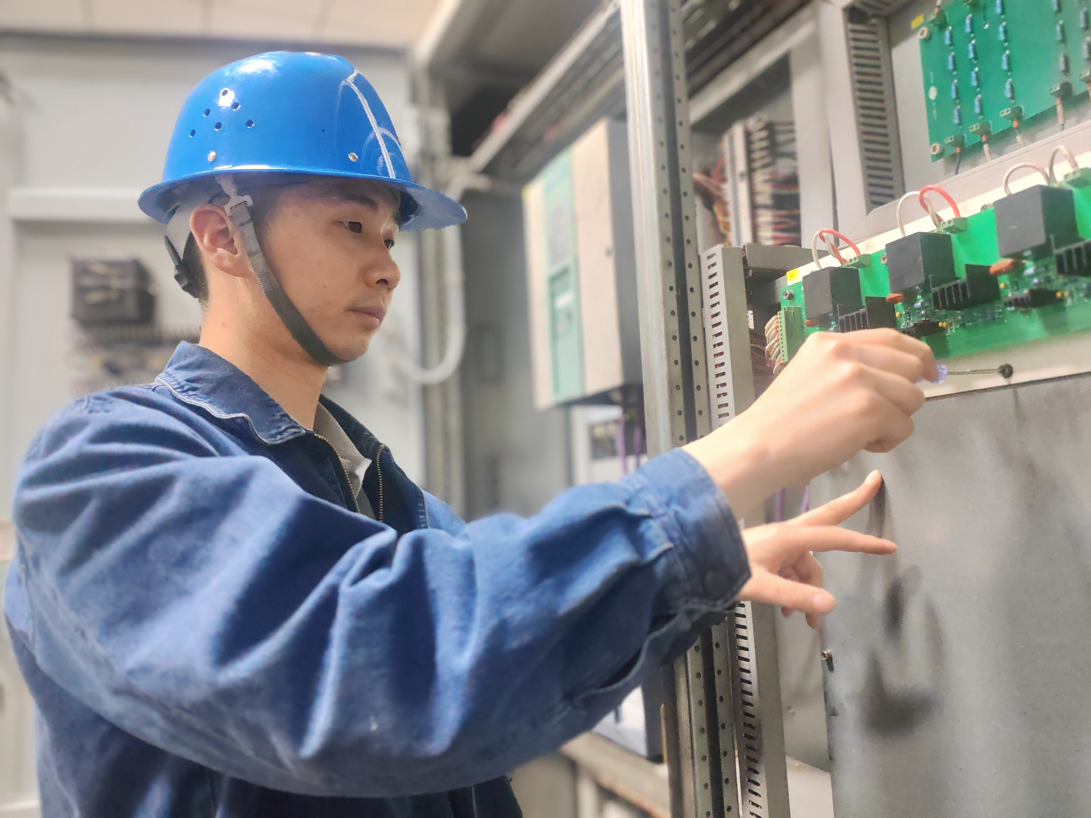 李永：奮戰(zhàn)在維修一線的“鋼鐵俠”