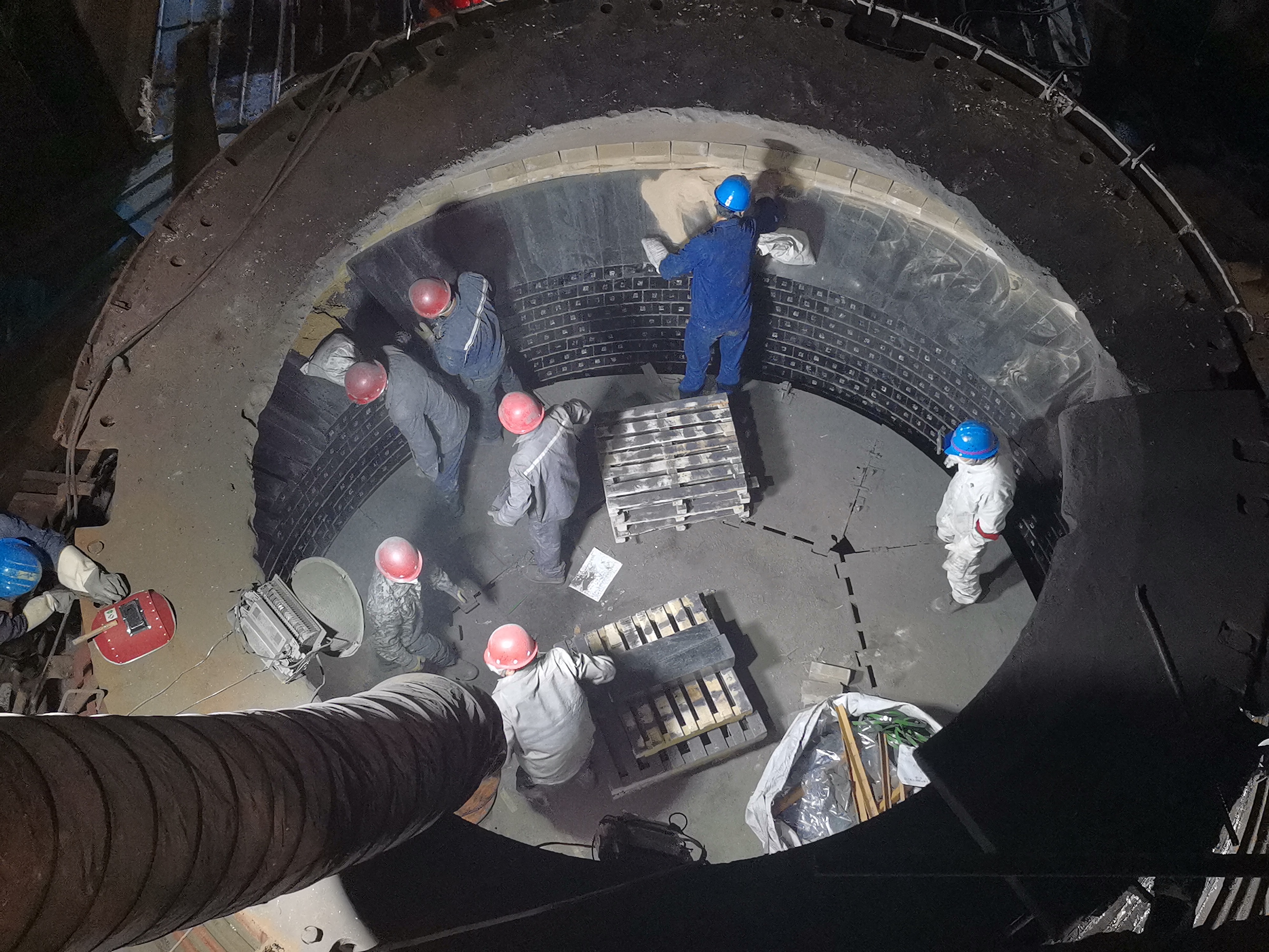 用奮斗的姿態(tài)畫出檢修最美“敬業(yè)?！? title=