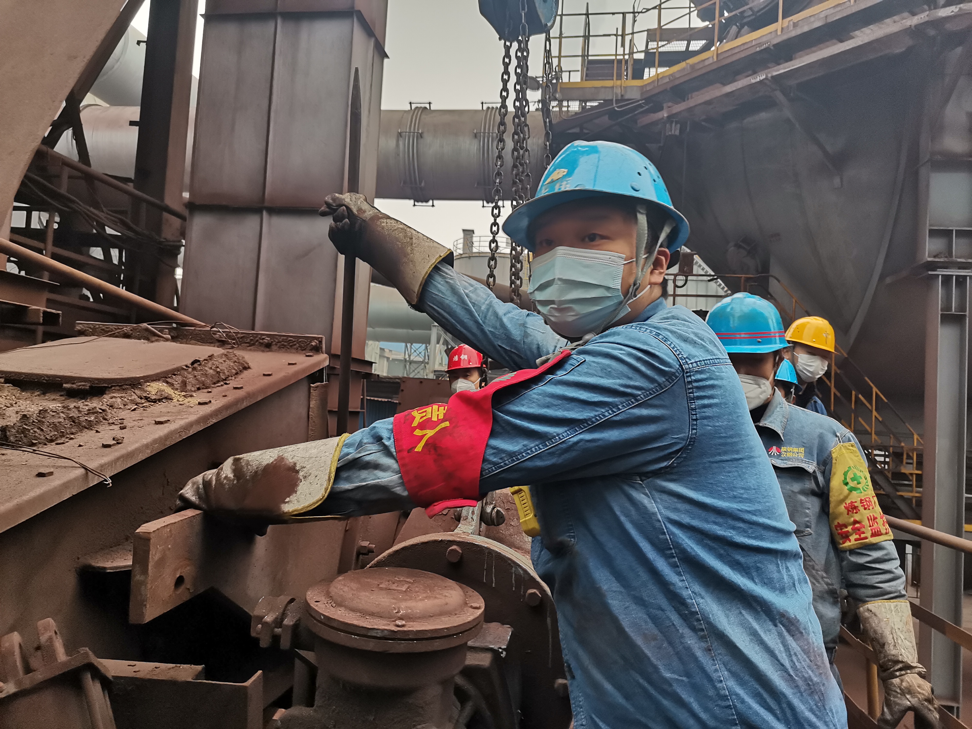 用奮斗的姿態(tài)畫出檢修最美“敬業(yè)?！? title=