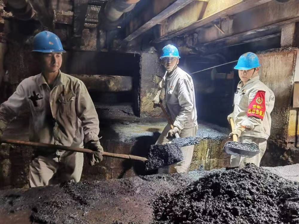 用奮斗的姿態(tài)畫出檢修最美“敬業(yè)?！? title=